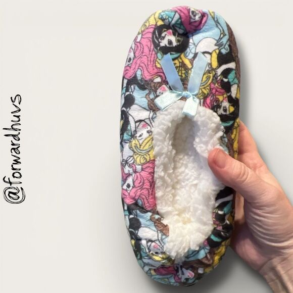 Disney Princess Fuzzy Grippy Slipper Socks Size Small / Medium - Picture 2 of 5